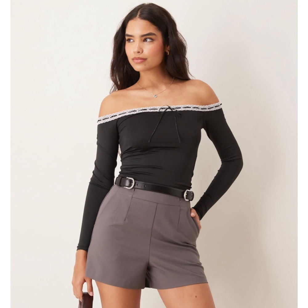 Madden Girl Black Off The Shoulder Lace Trim Long Sleeve Coquette Balletcore Top